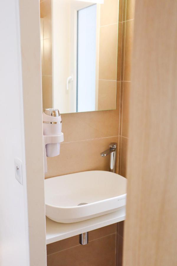 Hotel Ambassadeur Лил Екстериор снимка